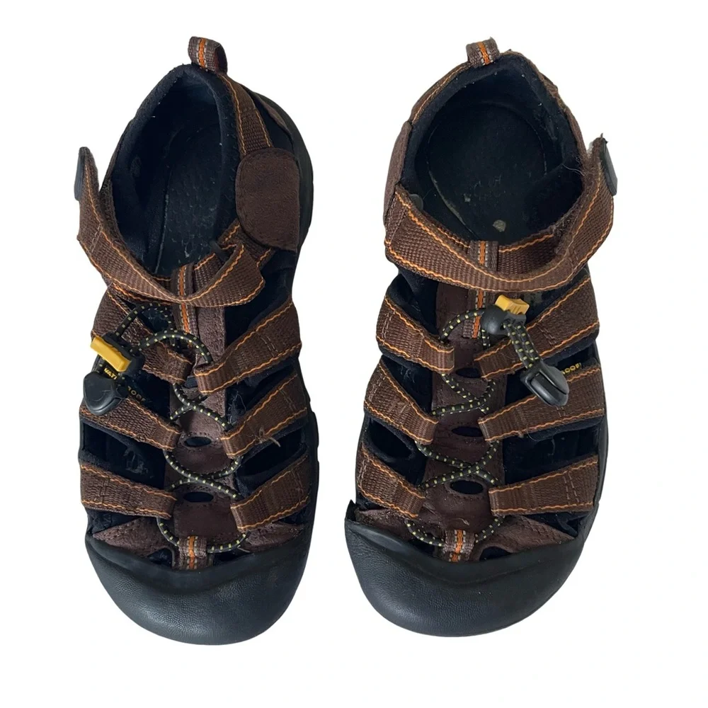 KEEN Youth Newport H2 Brown Strap Outdoor Water Sandals. Size 4